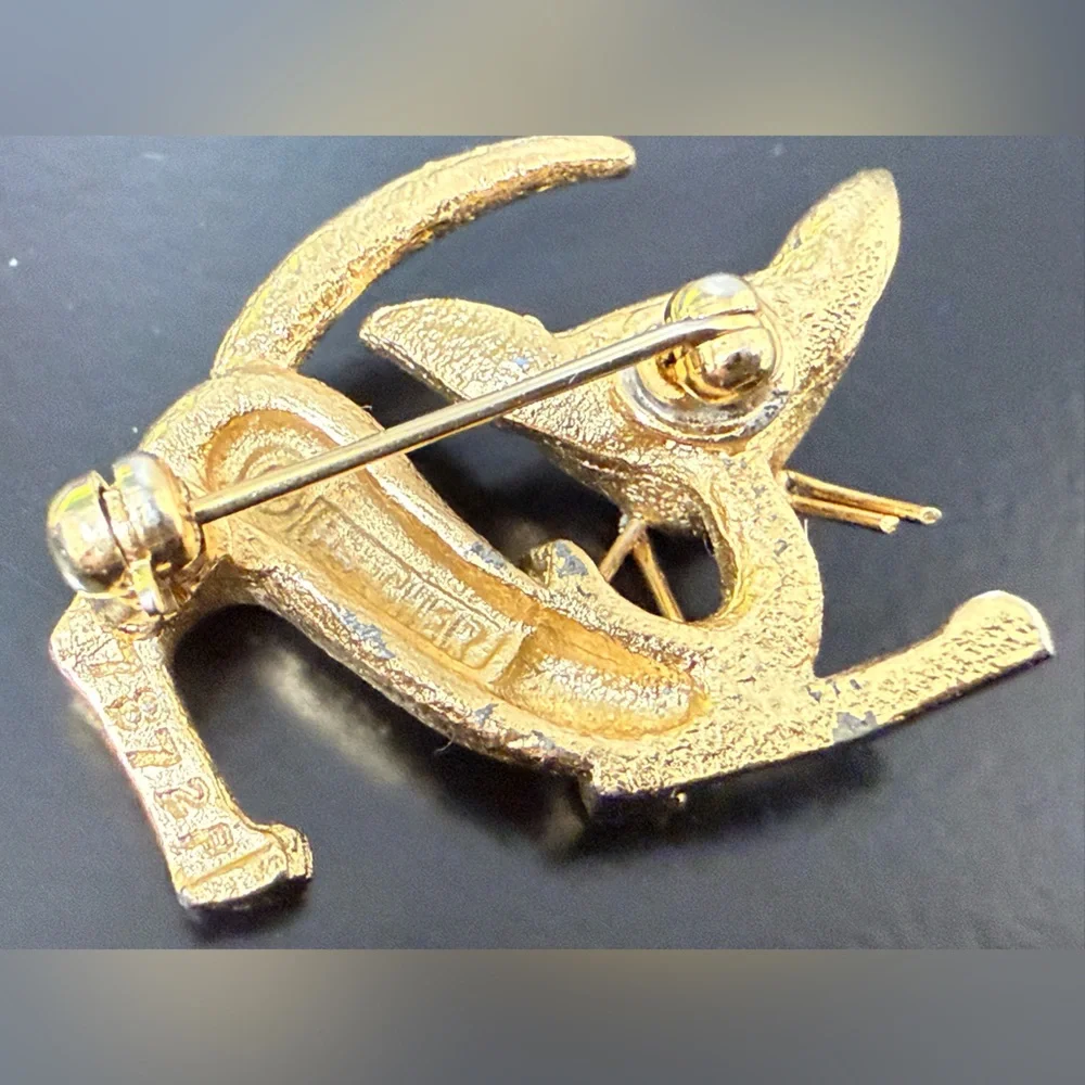 BOUCHER designer Vintage gold tone small cute Siamese cat brooch‎ Emerald Eyes